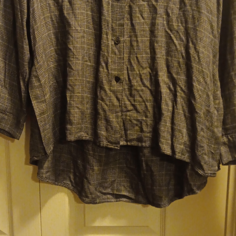 5/$10 Gray Button-Up Shirt Oversized - Picture 3 of 8
